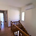 Isabel * يوريت دي مار